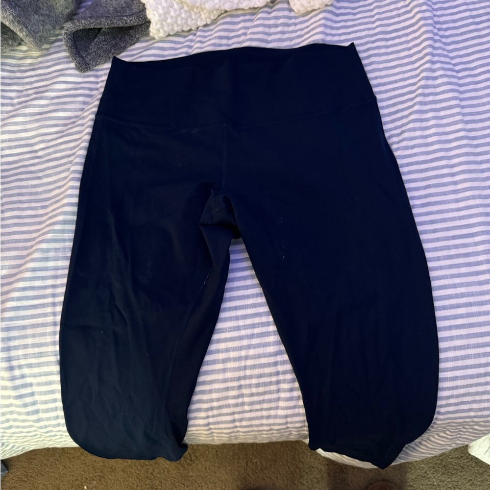 Women’s crop navy lululemon wunder under leggings.